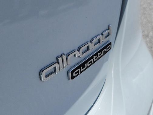 Glacier White Metallic 2023 Audi A4 allroad 45 Premium Plus