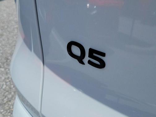 Glacier White Metallic 2026 Audi Q5 Premium Plus TFSI quattro S tronic