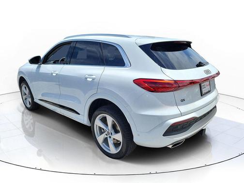 Glacier White Metallic 2026 Audi Q5 Premium Plus TFSI quattro S tronic