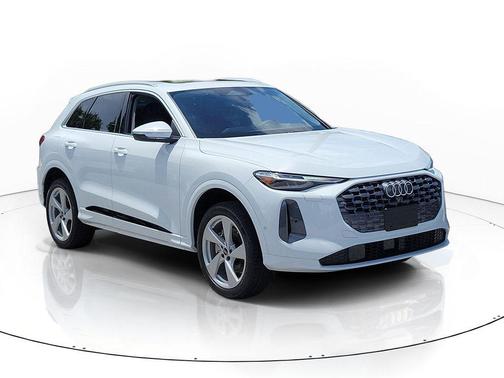 Glacier White Metallic 2026 Audi Q5 Premium Plus TFSI quattro S tronic