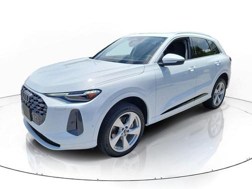 Glacier White Metallic 2026 Audi Q5 Premium Plus TFSI quattro S tronic