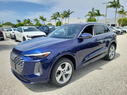 Navarra Blue Metallic 2026 Audi Q5 Premium Plus TFSI quattro S tronic
