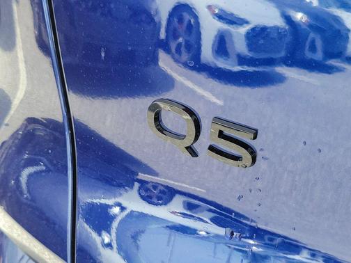 Navarra Blue Metallic 2026 Audi Q5 Premium Plus TFSI quattro S tronic