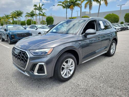 Daytona Gray Pearl Effect 2023 Audi Q5 45 S line Premium