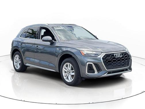 Daytona Gray Pearl Effect 2023 Audi Q5 45 S line Premium