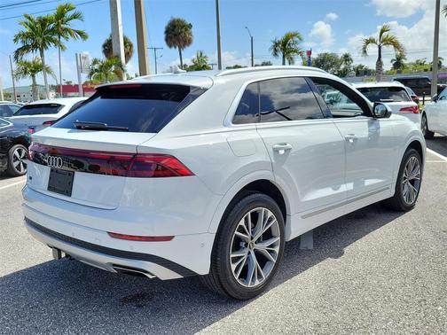 2024 Audi Q8 55 Premium