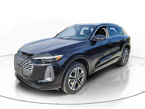 Mythos Black Metallic 2026 Audi Q5 Premium Plus TFSI quattro S tronic