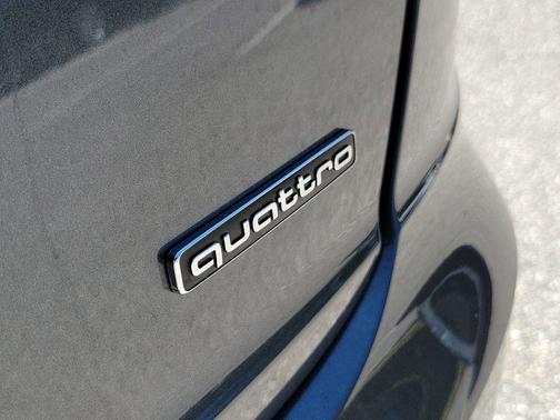 Daytona Gray Pearl Effect 2026 Audi Q8 55 Premium Plus