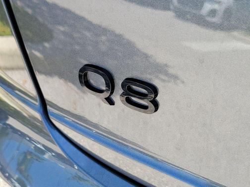 Daytona Gray Pearl Effect 2026 Audi Q8 55 Premium Plus