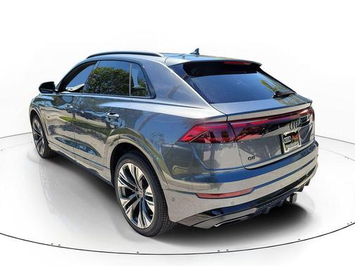 Daytona Gray Pearl Effect 2026 Audi Q8 55 Premium Plus