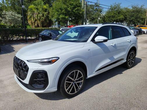 Glacier White Metallic 2026 Audi Q5 Premium Plus TFSI quattro S tronic