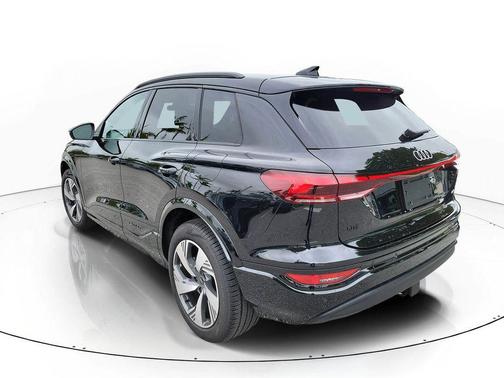 2025 Audi Q6 e-tron Premium quattro