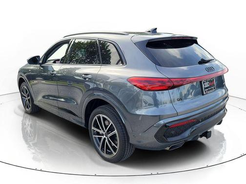 Daytona Gray Pearl Effect 2026 Audi Q5 Premium Plus TFSI quattro S tronic