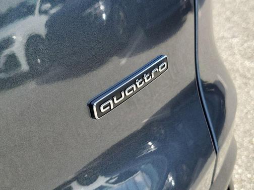Daytona Gray Pearl Effect 2026 Audi Q5 Premium Plus TFSI quattro S tronic