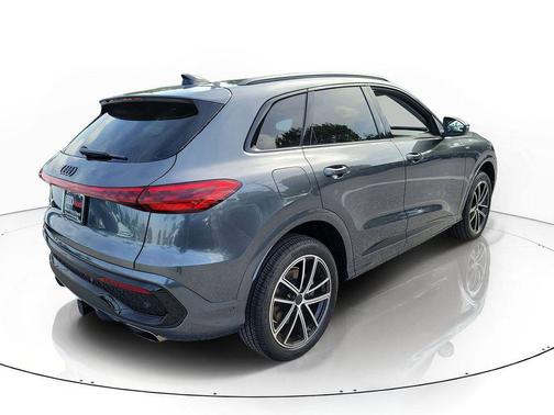 Daytona Gray Pearl Effect 2026 Audi Q5 Premium Plus TFSI quattro S tronic