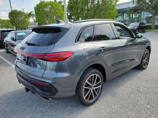 Daytona Gray Pearl Effect 2026 Audi Q5 Premium Plus TFSI quattro S tronic