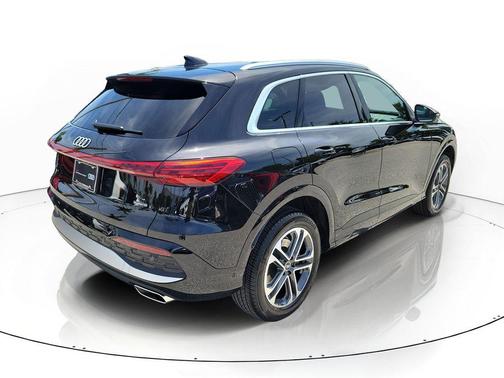 Mythos Black Metallic 2025 Audi Q5 Premium TFSI quattro S tronic