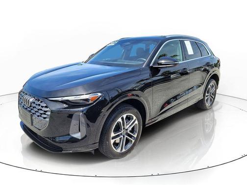 Mythos Black Metallic 2025 Audi Q5 Premium TFSI quattro S tronic