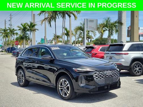 Mythos Black Metallic 2025 Audi Q5 Premium TFSI quattro S tronic