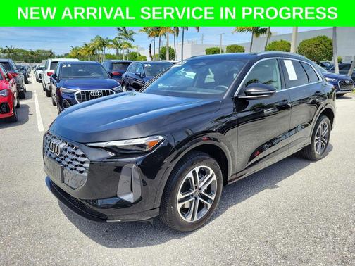Mythos Black Metallic 2025 Audi Q5 Premium TFSI quattro S tronic