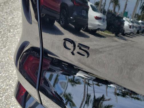Mythos Black Metallic 2025 Audi Q5 Premium TFSI quattro S tronic