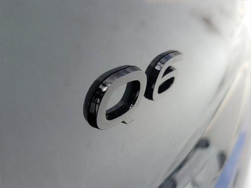 2025 Audi Q6 e-tron Premium Plus quattro
