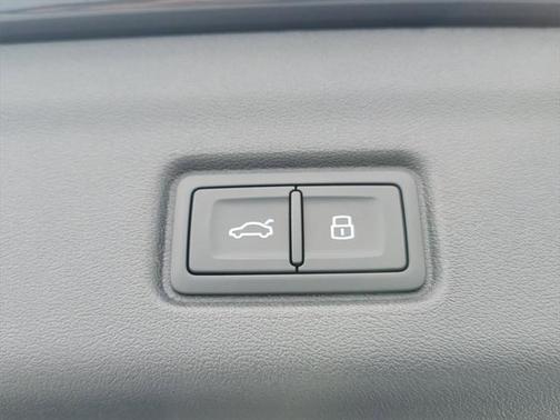 2025 Audi Q6 e-tron Premium Plus quattro