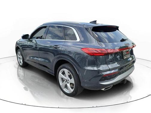 Tambora Gray Metallic 2026 Audi Q5 Premium Plus TFSI quattro S tronic