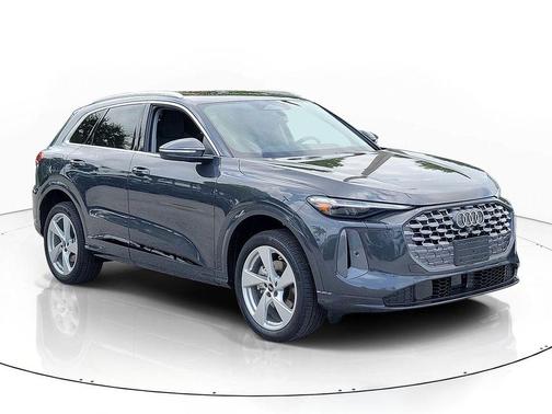 Tambora Gray Metallic 2026 Audi Q5 Premium Plus TFSI quattro S tronic