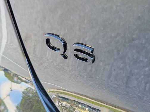 Mythos Black Metallic 2025 Audi Q6 e-tron Premium quattro