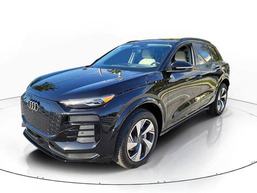 Mythos Black Metallic 2025 Audi Q6 e-tron Premium quattro