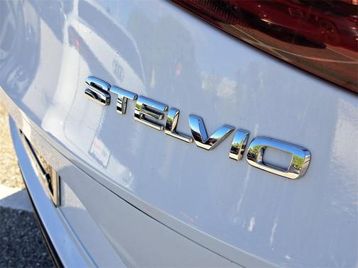 2023 Alfa Romeo Stelvio Veloce AWD