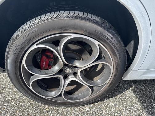 2023 Alfa Romeo Stelvio Veloce AWD