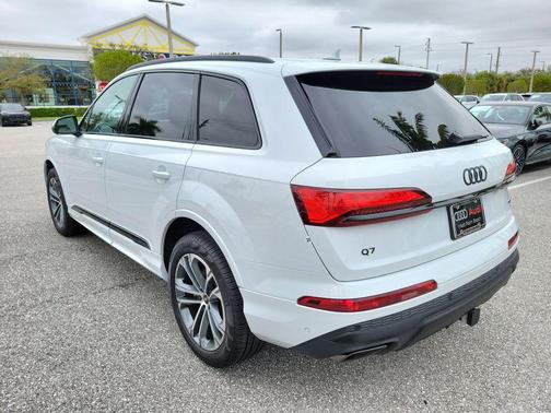 2026 Audi Q7 45 Premium