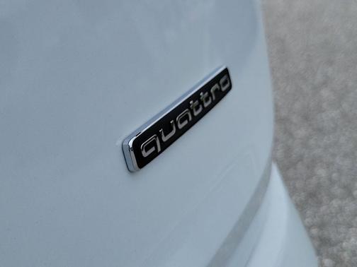 2026 Audi Q7 45 Premium