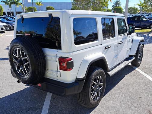 2025 Jeep Wrangler 4-Door Sahara 4x4