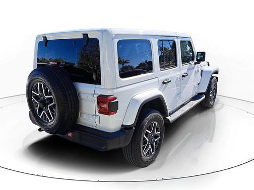 2025 Jeep Wrangler 4-Door Sahara 4x4