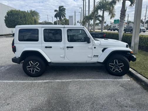 2025 Jeep Wrangler 4-Door Sahara 4x4