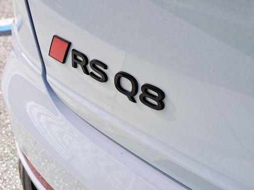glacier white metallic 2026 Audi RS Q8 4.0T