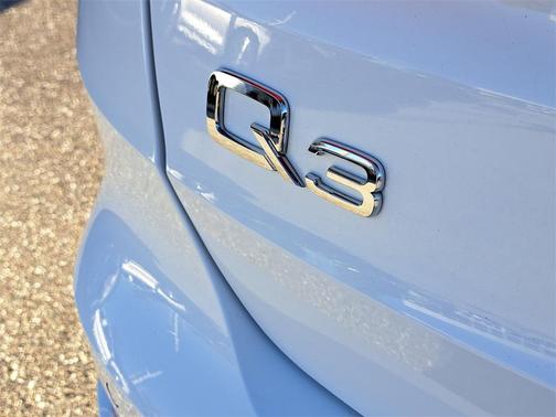 2024 Audi Q3 Premium 45 TFSI S line quattro Tiptronic