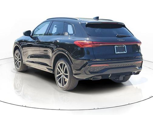 Mythos Black Metallic 2026 Audi Q5 Premium Plus TFSI quattro S tronic