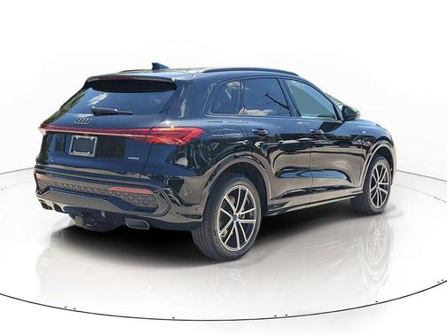 Mythos Black Metallic 2026 Audi Q5 Premium Plus TFSI quattro S tronic