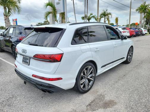 Glacier White Metallic 2023 Audi SQ7 4.0T Prestige