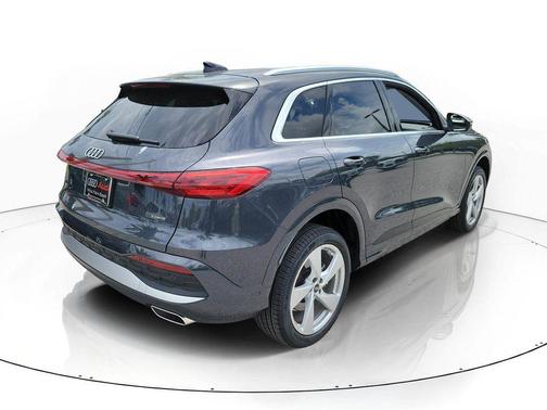 Tambora Gray Metallic 2026 Audi Q5 Premium Plus TFSI quattro S tronic