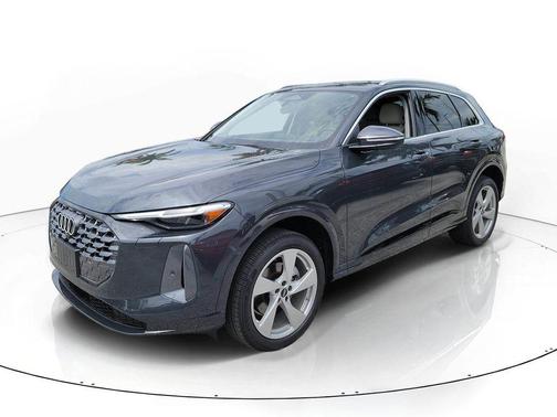 Tambora Gray Metallic 2026 Audi Q5 Premium Plus TFSI quattro S tronic