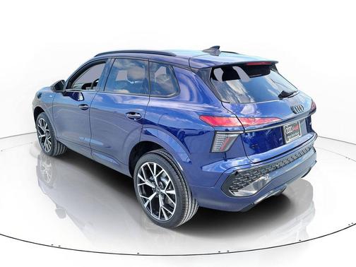 Navarra Blue Metallic 2026 Audi Q3 TFSI quattro S tronic
