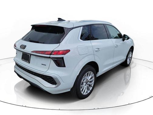 Glacier White Metallic 2026 Audi Q3 TFSI quattro S tronic