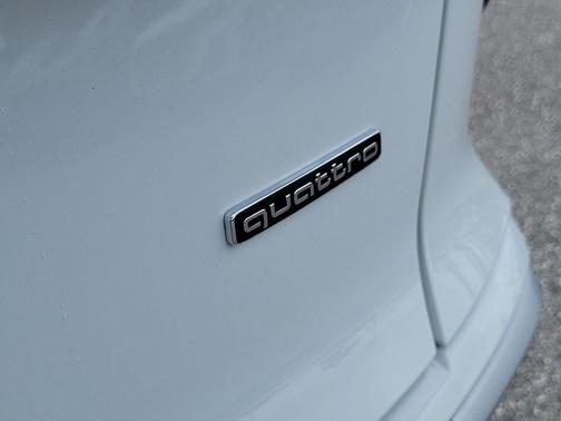 Glacier White Metallic 2026 Audi Q3 TFSI quattro S tronic