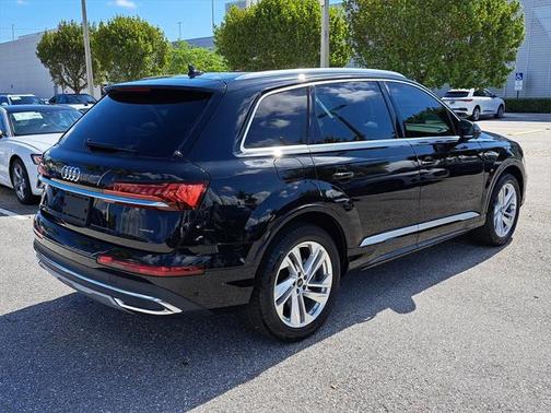 2022 Audi Q7 55 Premium Plus