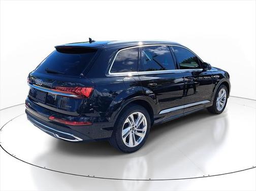 2022 Audi Q7 55 Premium Plus